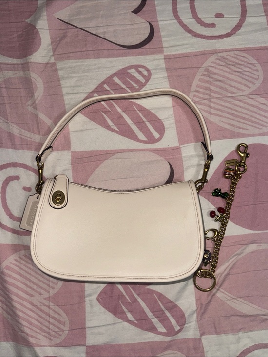Coach Handbags - Coach Swinger Bag